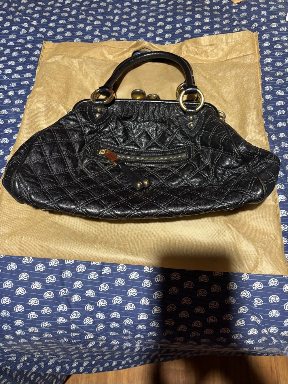Marc Jacob’s stam Black Quilted Leather Top-Handle Bag